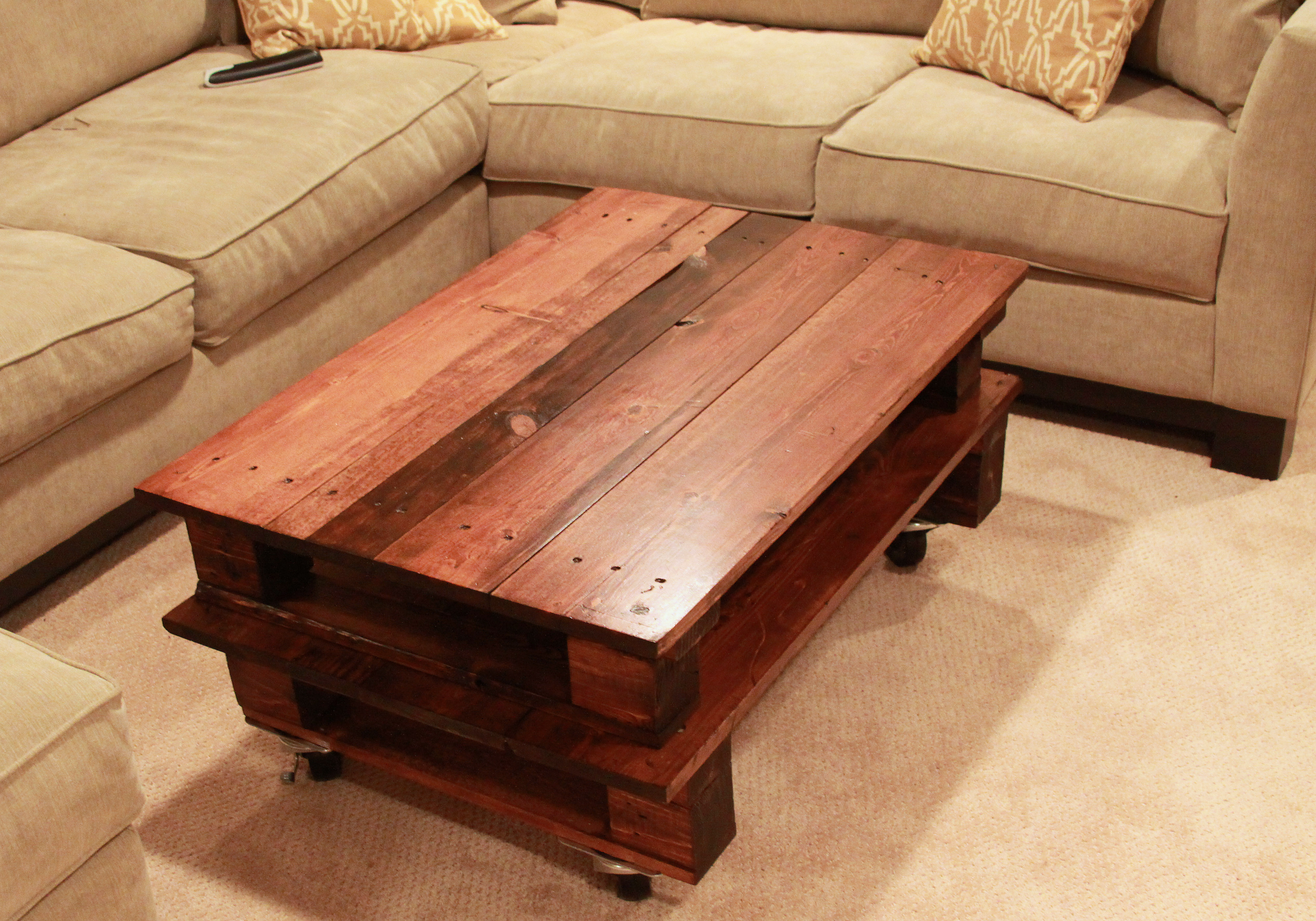 DIY Pallet Coffee Table | Espresso and Cream